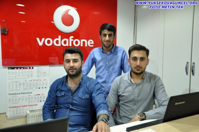 VODAFONE - KENAN DÜZEN, HARUN DÜZEN, HAKAN DÜZEN - Bayramlar berekettir, umuttur, özlemdir. Yarınlar niyettir. Kestiğiniz kurban ve dualarınız kabul olsun, sevdikleriniz hep sizinle olsun.. Kurban Bayramınız mübarek olsun.