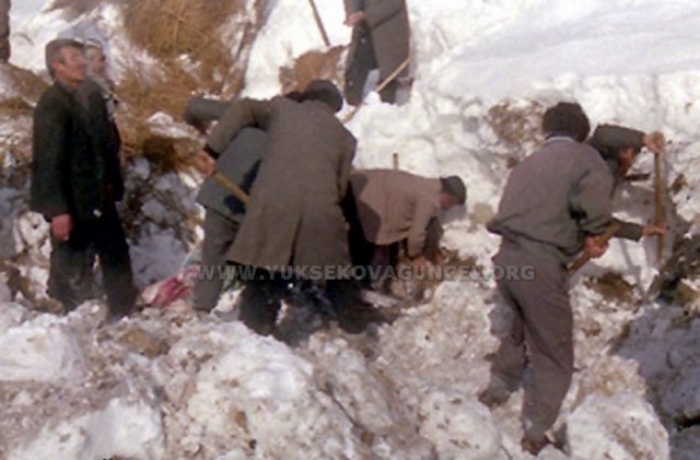 Resim 1992 Yılında Enver Özkahraman tarafından çekilmiş...

2 Ocak 1992 yılında gece 03.00 sıralarında köyün üzerine çığ düşerken, 21 vatandaş hayatını kaybetti, çok sayıda ev yıkıldı.