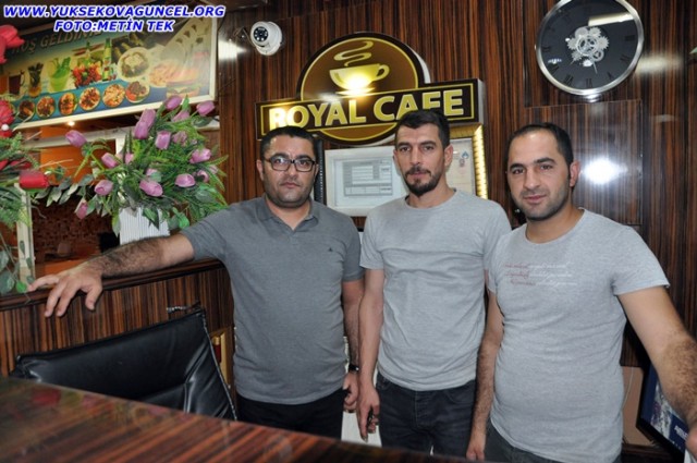 ROYAL CAFE - AHMET KILIÇ, YAKUP SIRRI - Bizi yaratan Allah'a şükürler olsun. Esenlik, huzur ve mutluluk dileklerimle... Kurban Bayramınız mübarek olsun, tüm İslam Alemine hayırlı olsun.