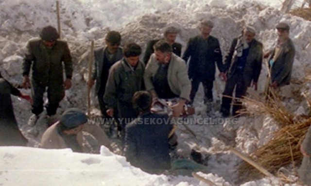 Resim 1992 Yılında Enver Özkahraman tarafından çekilmiş...

2 Ocak 1992 yılında gece 03.00 sıralarında köyün üzerine çığ düşerken, 21 vatandaş hayatını kaybetti, çok sayıda ev yıkıldı.