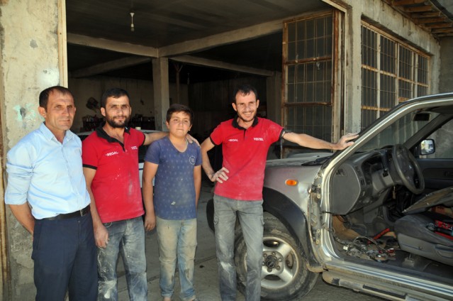 AŞAN OTO KAPORTA

Küskünlerin barıştığı, sevenlerin bir araya geldiği, rahmet ve şefkat dolu günlerin en değerlilerinden olan Kurban Bayramınız kutlu olsun.