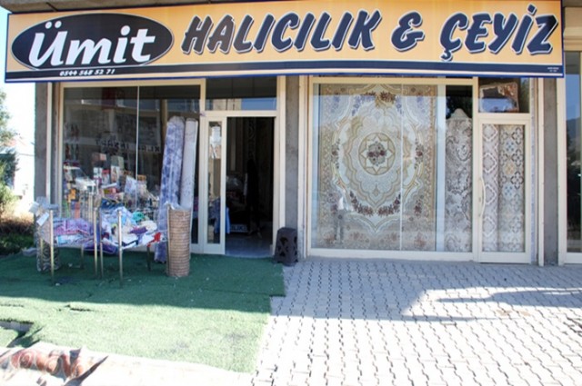 ÜMİT HALICILIK - ÜMİT TEKGÖZ - 

Her gününüzün bayram coşkusu ve mutluluğu içinde sevdiklerinizle birlikte geçmesini diler; selam, sevgi ve saygılarımı sunarım.