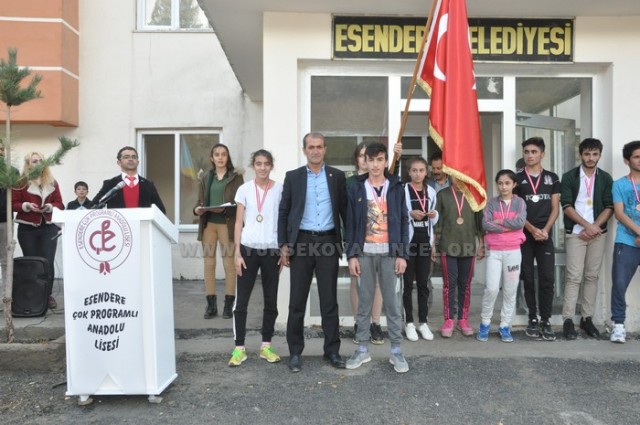 Yüksekova..! İran sınırında atletizm yarışması