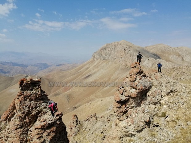 Yüksekova..! Cilo Trekking Spor Kulübü Üyelerinden Yürüyüş Ve Tırmanış