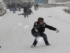 Hakkarinin Çukurca İlçesinde Dün Geceden İtibaren Aralıksız Süren Kar Yağışı, Kentte Günlük Hayatı Olumsuz Yönde Etkiledi