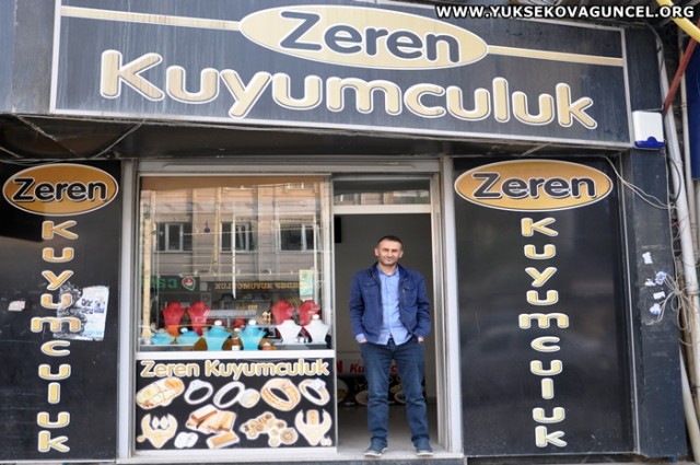 ZEREN KYUMCULUK 

Tüm halkımızın Ramazan Bayramı’nı kutlar, bu ramazan bayramının barışa vesile olması ve kardeşliği pekiştirmesi dileği ile. Nice bayramlara