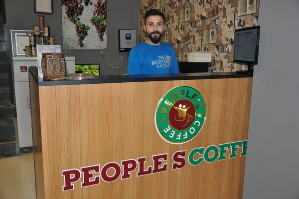 PEOPLES COFFEE -

Bu bayramın hem milletimize ve acılar içerisinde kıvranan İslam alemine huzur, barış, adalet ve merhamet getirmesini diliyorum. Bütün İslam âleminin ve vatandaşlarımızın mübarek Ramazan Bayramı'nı kutluyorum. (Abdurrahman Pınar)