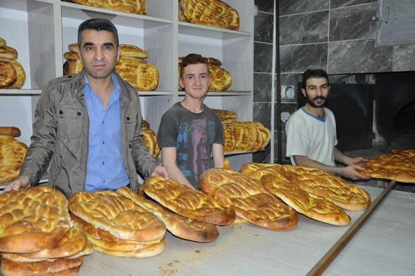 IŞIK ODUN EKMEĞİ - MİRZAN IŞIK

Yüksekova halkının bayramını kutlar, bayramın mutlu, sağlıklı ve huzurla geçmesini dileriz.