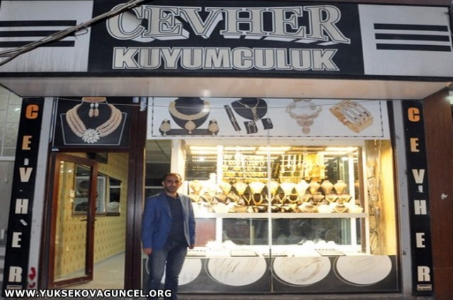 CEVHER KUYUMCULUK - ADNAN ORMAN 

Tüm halkımızın Ramazan Bayramı’nı kutlar, bu ramazan bayramının barışa vesile olması ve kardeşliği pekiştirmesi dileği ile. Nice bayramlara