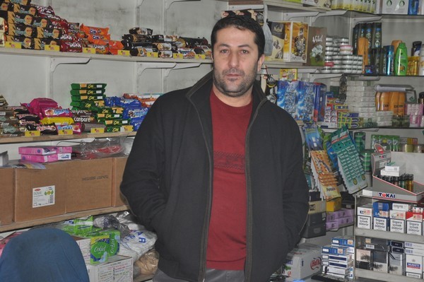 ABDULLAH BİRTEK - ESMA MARKET:

Saleke nû li ber deriyê me ye. Her roja nû ya ku pêşeroja me ava dike, bila ji rojên berê baştir, ji xwestekên we re guncaw û bi teşeyeke dilxweşiyê be. Sersala we pîroz be