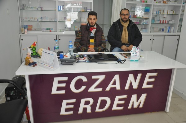 ERDEM KURTDİŞ - ERDEM ECZANESİ:

Yine yeni bir yıl var kapımızda. Geleceğinizi oluşturacak her yeni gün bir önceki günden daha güzel, isteklerinize uygun ve sizi mutlu edecek şekilde olsun! İyi Seneler!