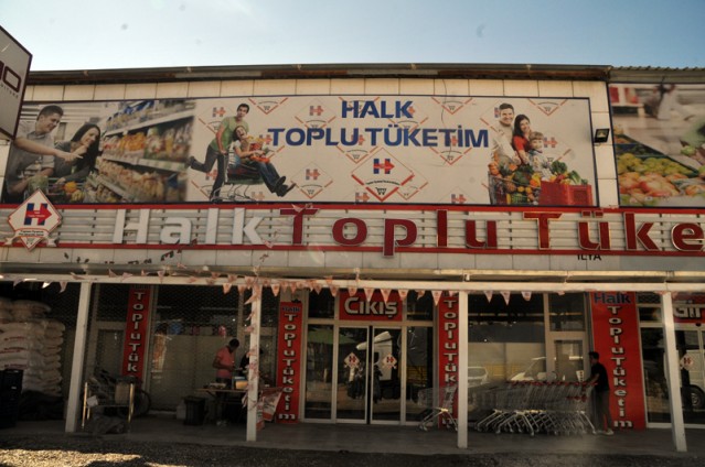 HALK TOPLU TÜKETİM:
Bayramlar berekettir, umuttur, özlemdir. Yarınlar niyettir ve duaların kabül olsun , sevdiklerin hep seninle olsun Bayramınız Kutlu Olsun.