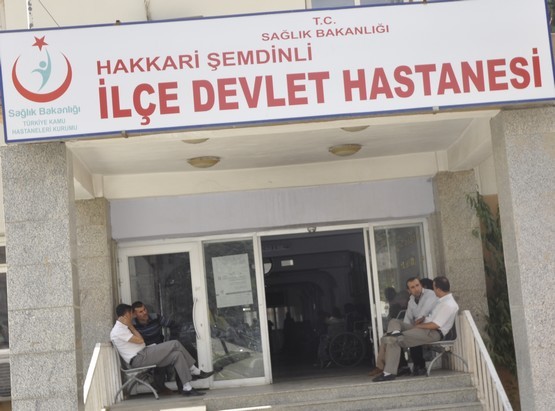 ŞEMDİNLİ DEVLET HASTANESİ: Mübarek Ramazan Bayramını sevdiklerinizle beraber sağlıklı ve huzur içinde geçirmenizi dileriz. Bayram tüm insanlığa hayırlı olsun!