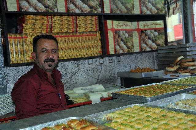 ALEV PASTANESİ

“Bu mübarek bayramda kalplerinizde barış, gözlerinizde umut, etrafınızda sevgi olsun. Kurban Bayramınız Mübarek Olsun.”