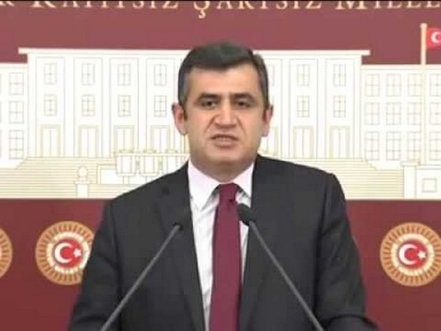 HAKKARİ MİLLETVEKİLİ ADİL ZOZANİ: HDP Hakkari Milletvekili Adil Zozani: Mübarek Kurban Bayramınızı tebrik eder hayırlara vesile olmasını dileriz. Buhayırlı günde dualarınız kabul olsun. Dualarınızı eksik etmeyin…