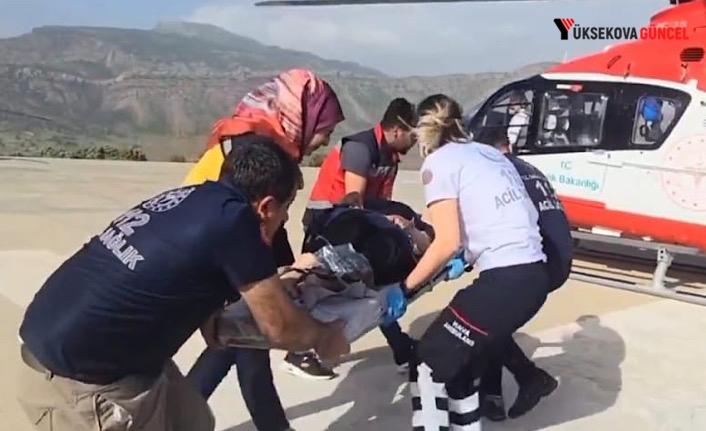 Derecik’te Ambulans helikopter hamile kadın için havalandı