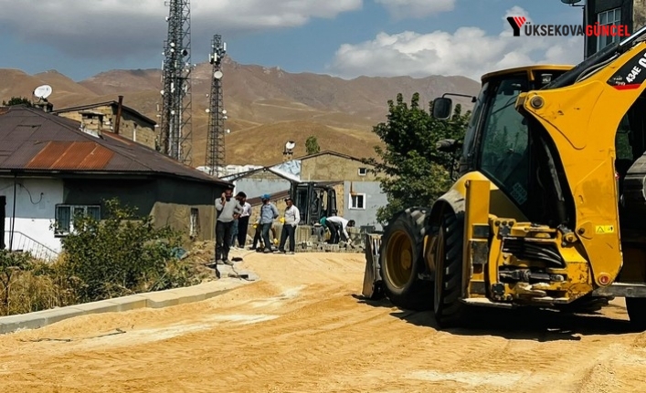 Yüksekova Belediyesi Yol Çalışmalarına Hız Verdi