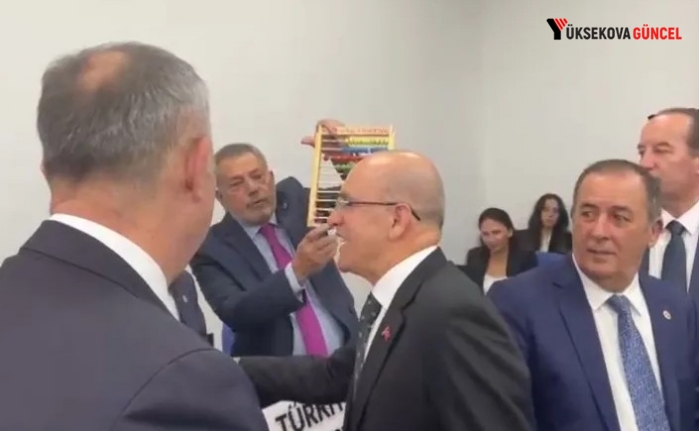 CHP’den Mehmet Şimşek’e abaküslü karşılama