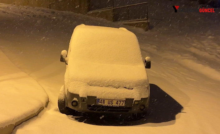 Yüksekova’da Gece Bastıran kar yağışı