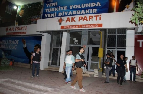 Ak Parti il binasına ses bombası atıldı