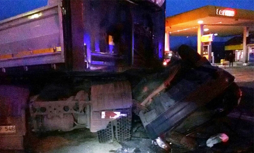 Amasya'da TIR ile otomobil çarpıştı: 1 ölü, 3 yaralı 