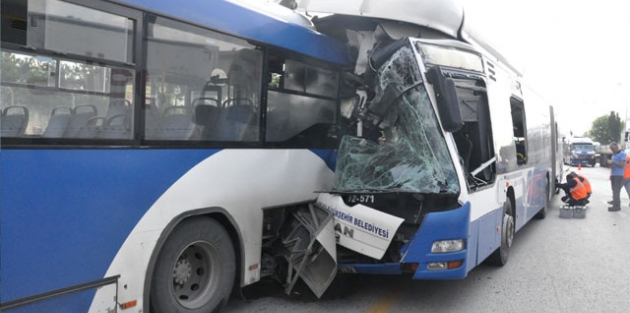 Ankara'da iki belediye otobüsü çarpıştı: 1 ölü, 16 yaralı 