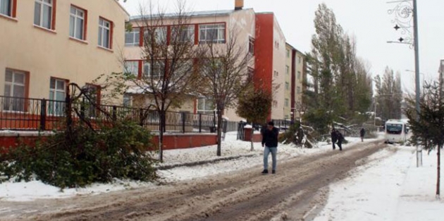 Ardahan'da okullar yarın da tatil