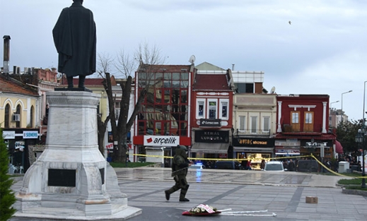 Atatürk Anıtı önüne bırakılan şüpheli kutu boş çıktı