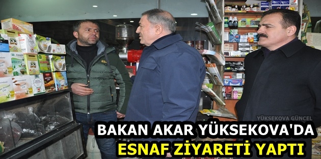 Bakan Akar, Yüksekova'da Esnaf Ziyareti Yaptı