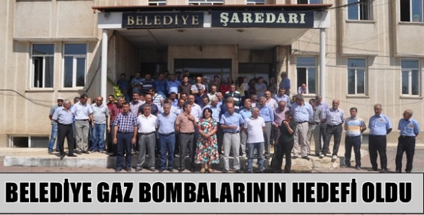 Belediye Gaz Bombalarının Hedefi Oldu