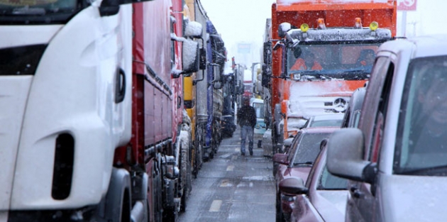 Bolu'da ulaşıma kar engeli