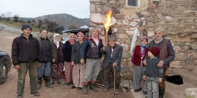 BU MAHALLEDE 100 YILDIR ELEKTRİK YOK