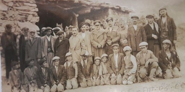 Bursa’dan Hakkari’ye 1954 yılından kalma hatıra fotoğrafı 