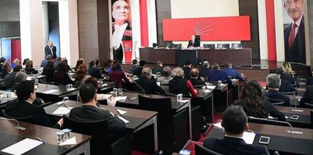 CHP'de muhalif üyeler PM çağrısını geri çekti