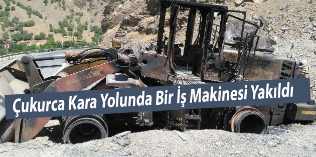 Çukurca Kara Yolunda Bir İş Makinesi Yakıldı