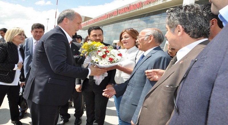 Cumhurbaşkanı adayı İnce Yüksekova'da