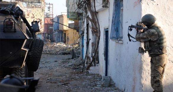 Diyarbakır Sur'da bombalı saldırı!