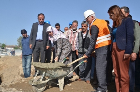 Erciş'te Kasaplar Çarşısının Temeli Atıldı