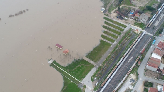 Ergene Nehri taştı, evler  ve tarım arazileri sular altında kaldı! 