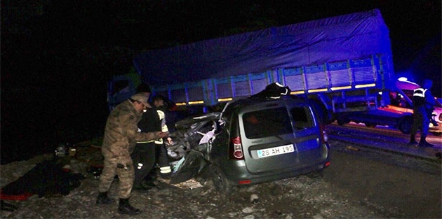 Erzurum'daki trafik kazasında, aynı aileden 4 kişi öldü 