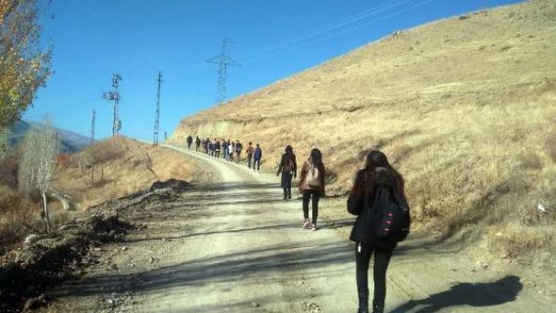 Esendereli öğrencilerden doğa yürüyüşü