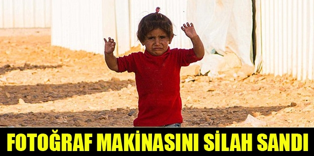 Fotoğraf makinasını silah sandı