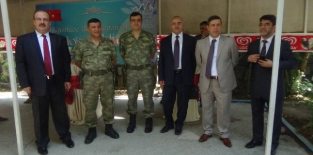 Hakkari Valisi Canbolat Kurum Amiri Ve Halkla Bayramlaştı