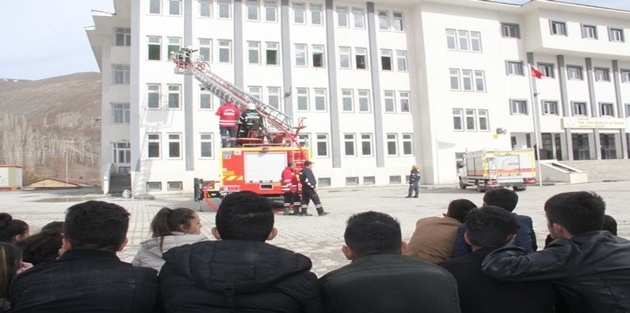 Hakkari'de iki okulda düzenlenen tatbikat tam not aldı 