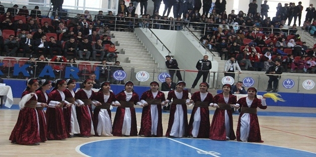 Hakkari’de okullar arası halk oyunları il birinciliği sonuçlandı