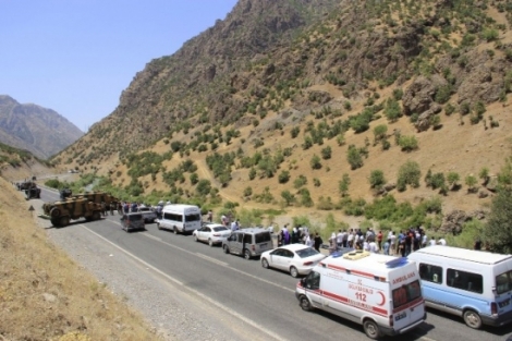 Hakkari'de sıcak saatler, helikopterler bölgeye ateş açtı