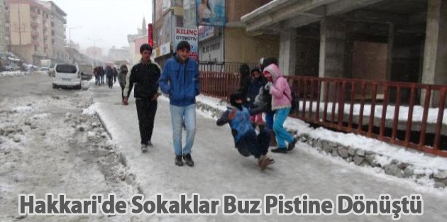 Hakkari'de Sokaklar Buz Pistine Dönüştü