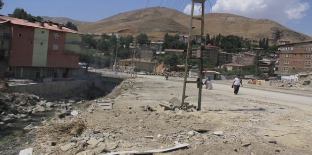 Hakkari’deki barakalar kaldırıldı!