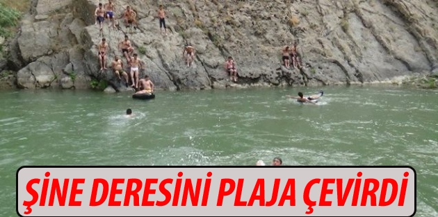 Hakkarili Gençler Şine Deresini Plaja Çevirdi