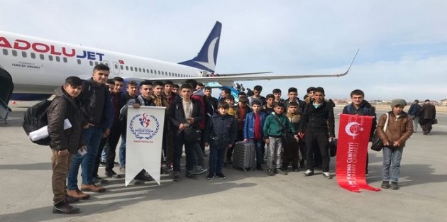 HAKKARİLİ ÖĞRENCİ GRUBU İSTANBUL'A HAREKET ETTİ